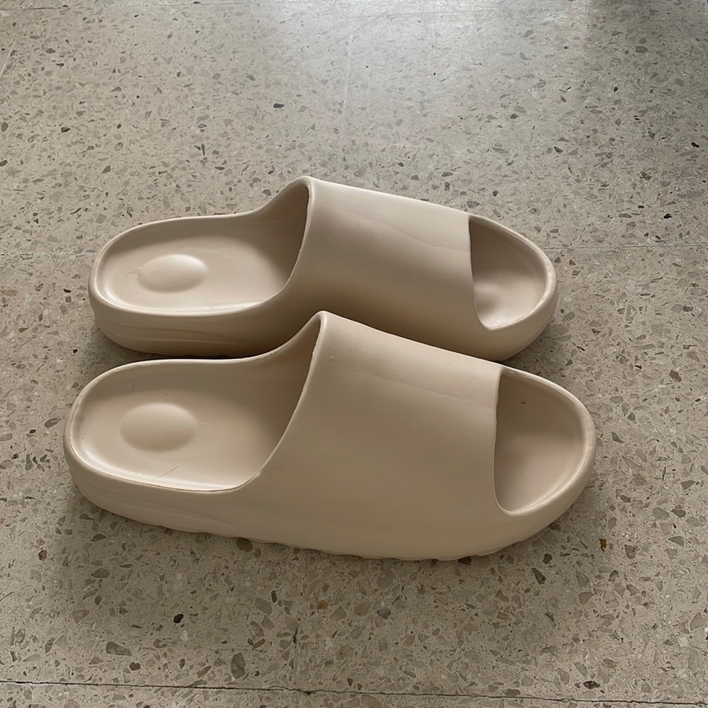 Yeezy Slides Pure